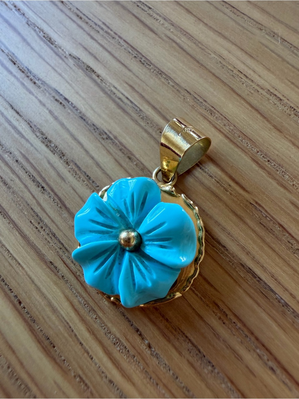 Floral-shaped turquoise pendant 18k solid gold